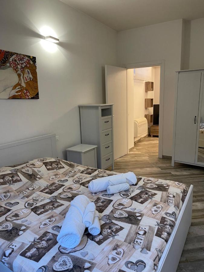 Bonbon Apartment Rovigo Bagian luar foto