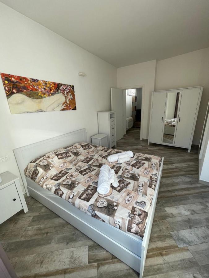 Bonbon Apartment Rovigo Bagian luar foto
